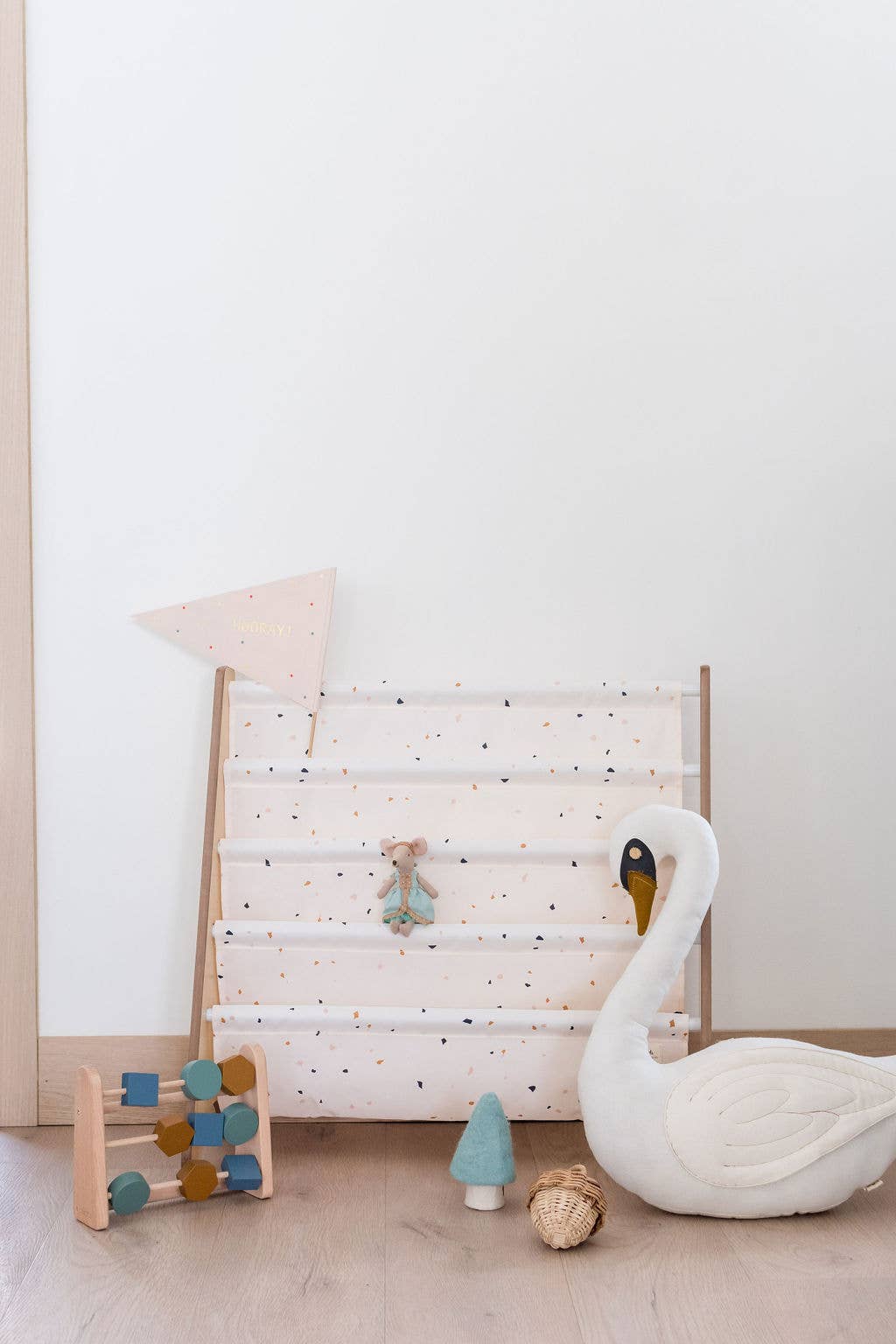 3 Sprouts Libreria per bambini con tessuto riciclato - Terrazzo: Crema Terrazzo