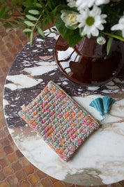 Louise Misha Domina pochette trapuntata con nappine colorate e stampa floreale rosa, arancione e verde: Giardino d'Inverno d'Avorio / VOI