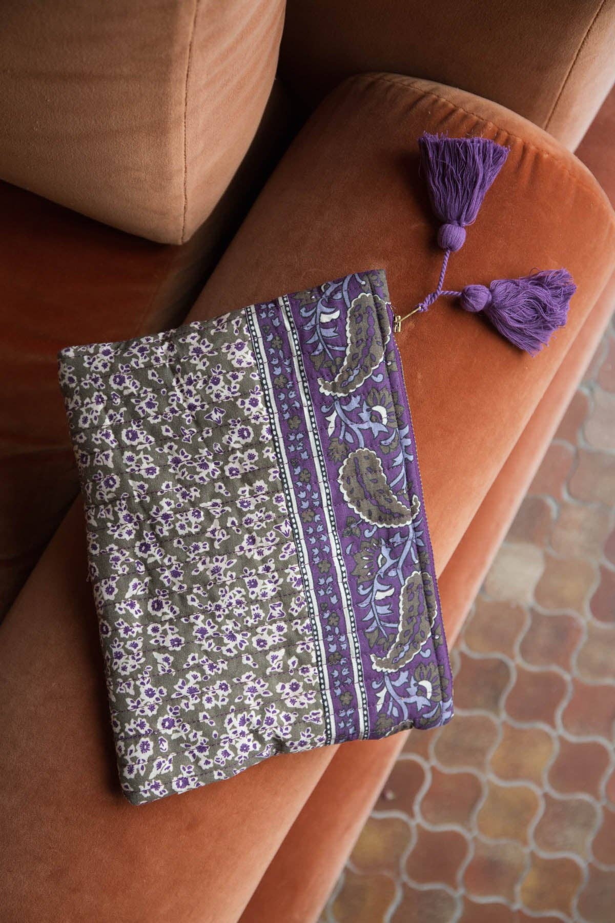 Louise Misha Pochette Domina - Pomponi - fiori - kaki - viola: Sogni di Fresia Kaki / VOI