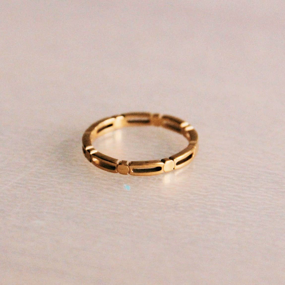 Bazou Anello minimalista in acciaio inossidabile con cubi - oro