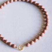 Bazou Collana di perline Miyuki con ciondoli - taupe/salmone