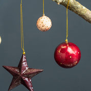 Kinta Pallina di Natale con cappellino a pois, finitura oro, 3 cm: Magenta