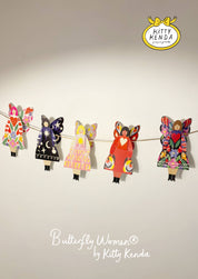 Kitty Kenda Papergoods Biglietto di Auguri Donna Farfalla Seduta - Polvere di Stelle