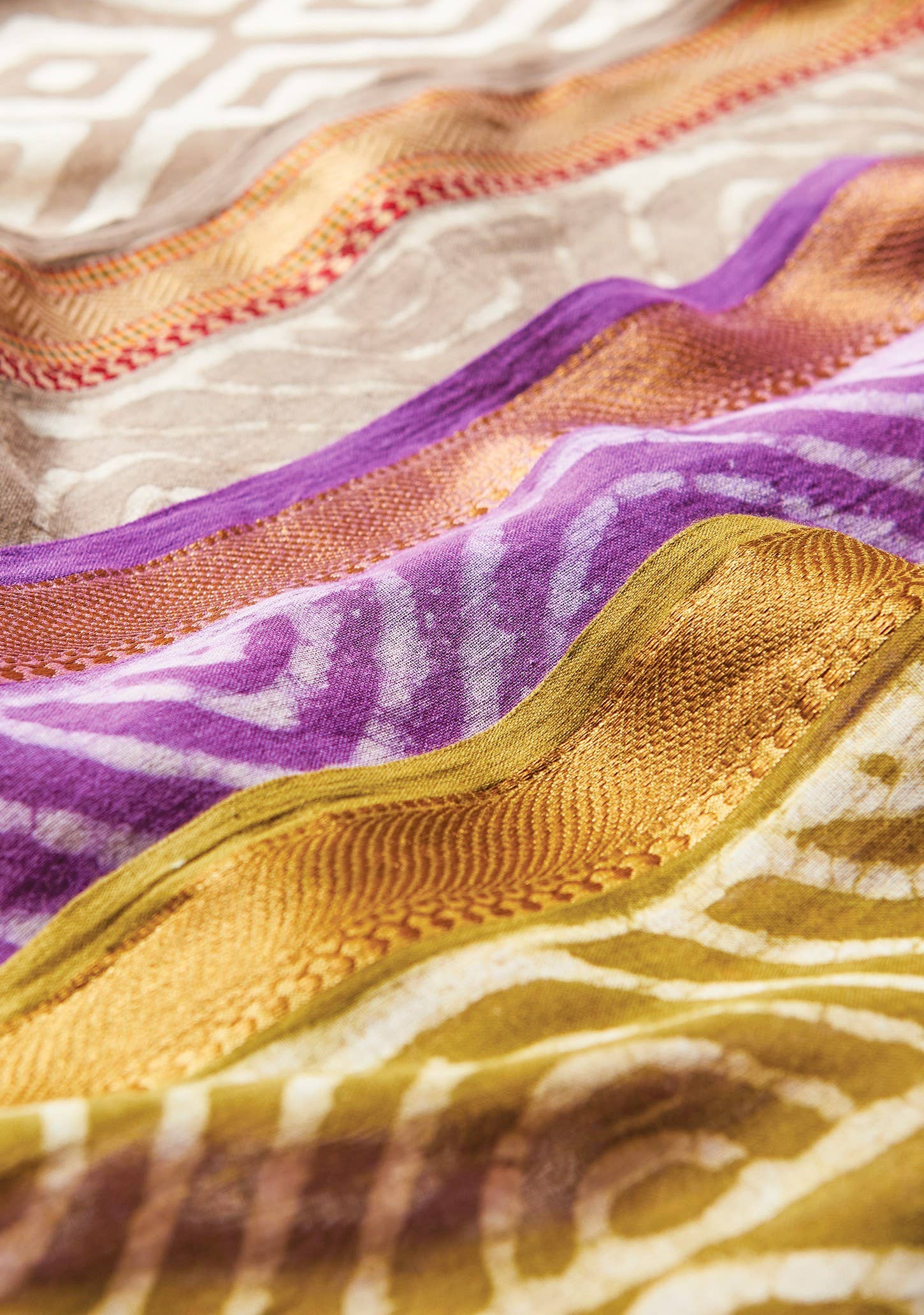 Namaste Sarong in cotone stampato a blocchi Dabu con bordura in broccato