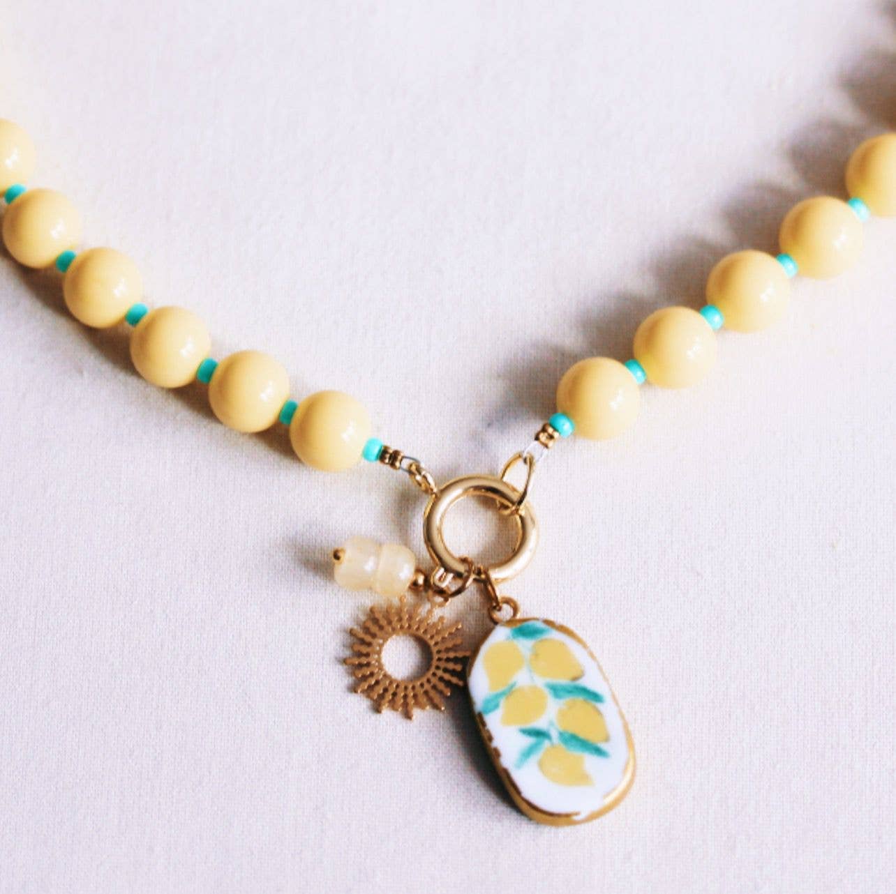 Bazou Collana di perline Miyuki con ciondoli - giallo/menta