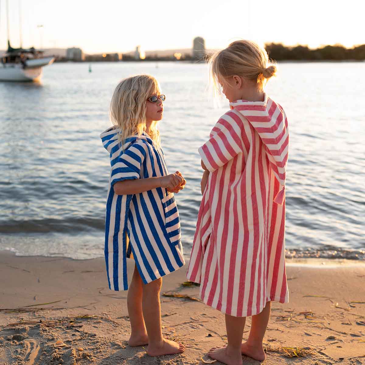Rose in April Poncho per bambini Suzon a righe fragola