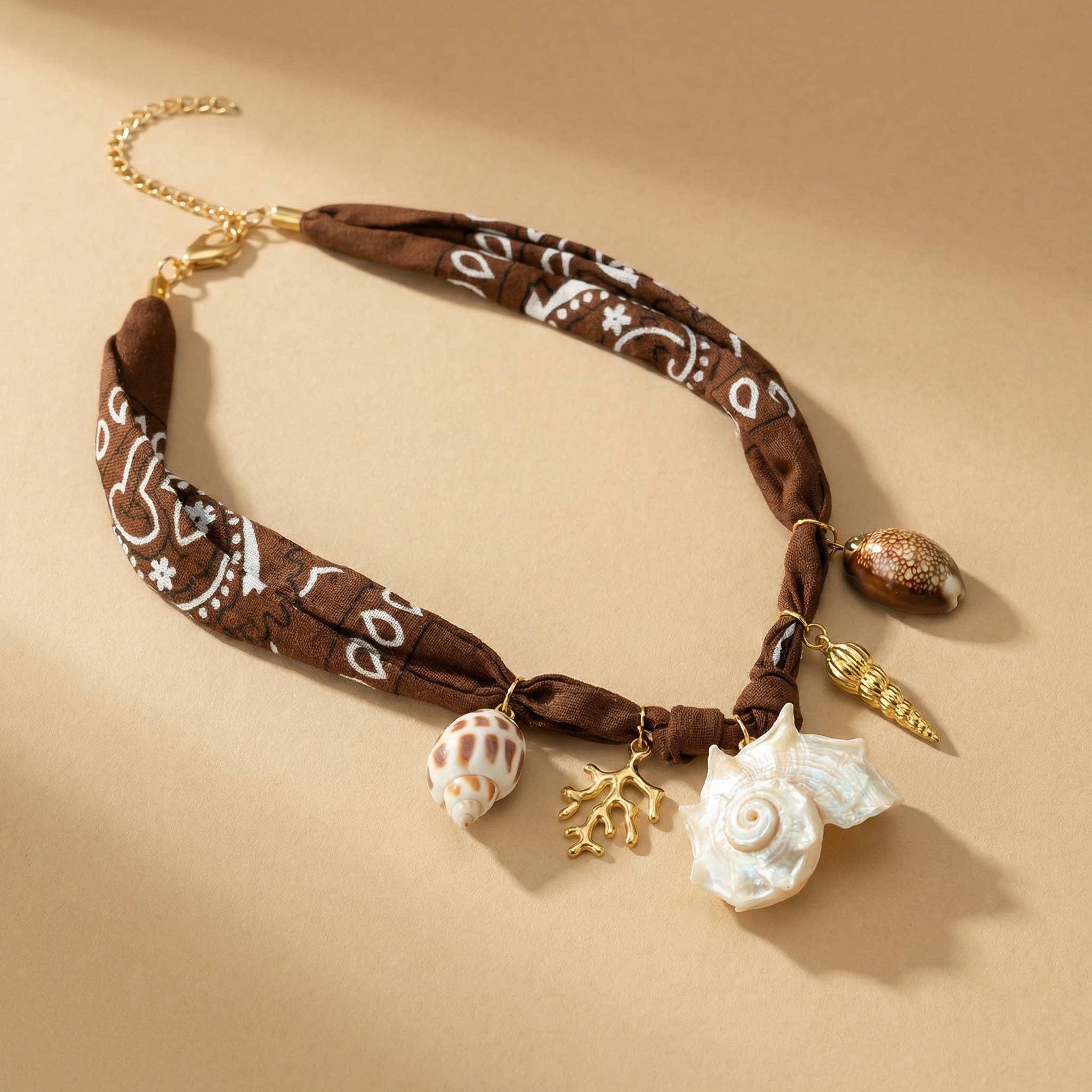 Goupi Lab Sciarpa Bandana Marrone Collana con Conchiglie e Ciondolo a Forma di Conchiglia
