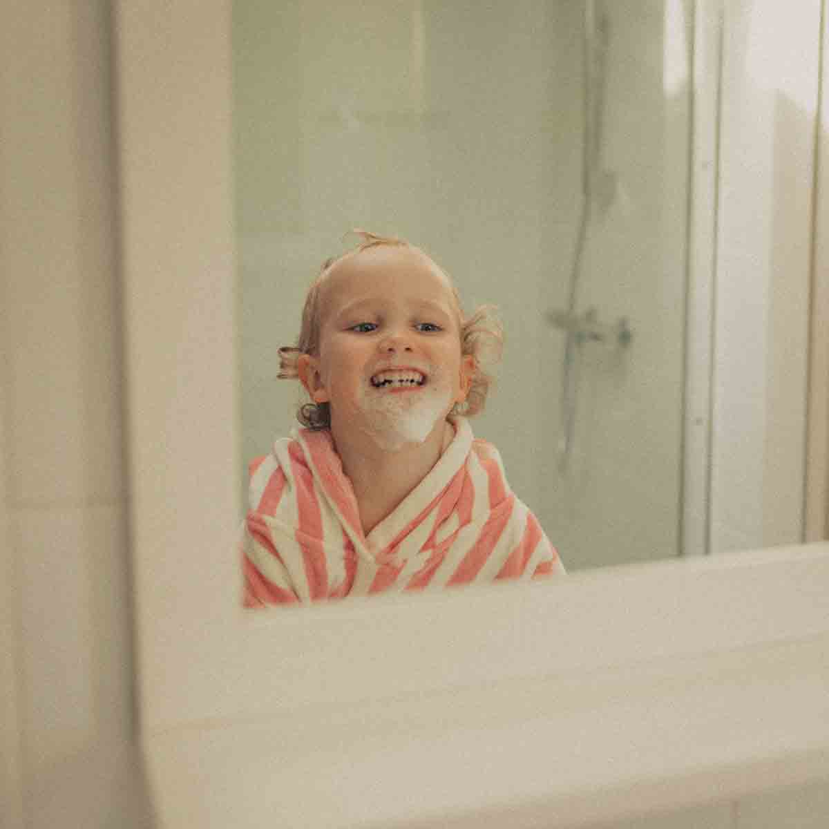 Rose in April Poncho per bambini Suzon a righe fragola