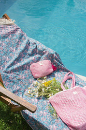 Louise Misha Telo Mare Lana - Pomponi - fiori - blu - rosa: Giardino dell'Eden color verde acqua / T2(90X170)