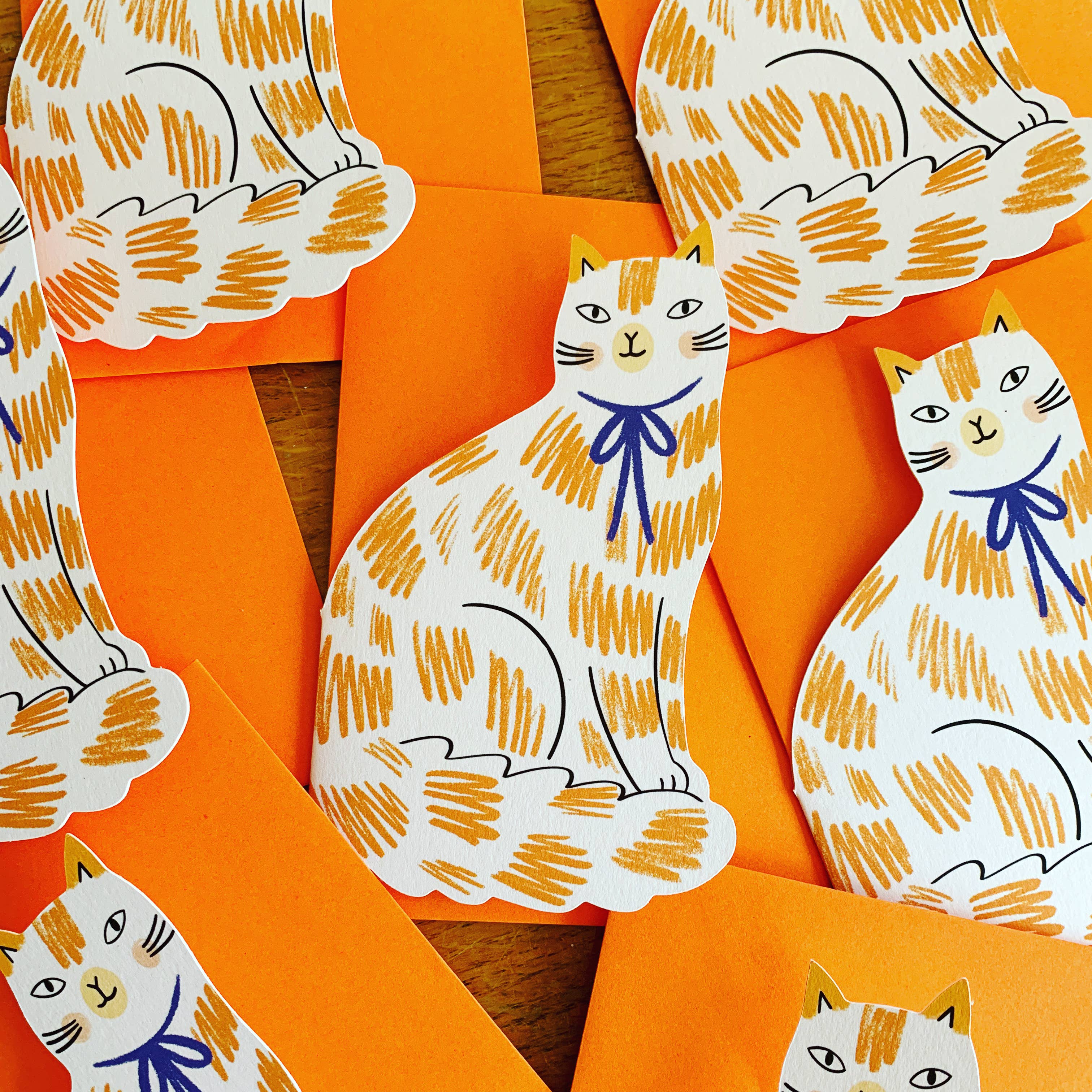 Kitty Kenda Papergoods Biglietto di auguri a forma di gattino seduto - Bianco e nero: Nero/Bianco