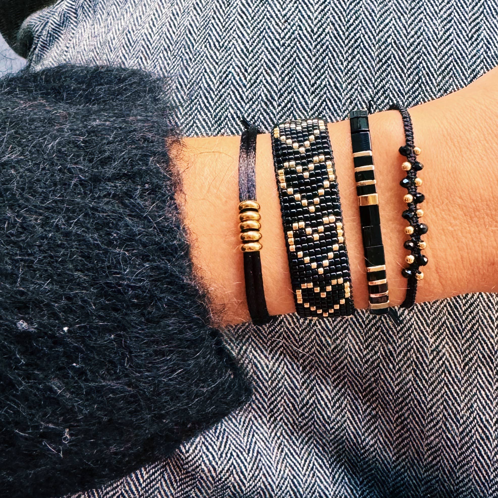 Bazou Bracciale in raso con anelli - nero/oro