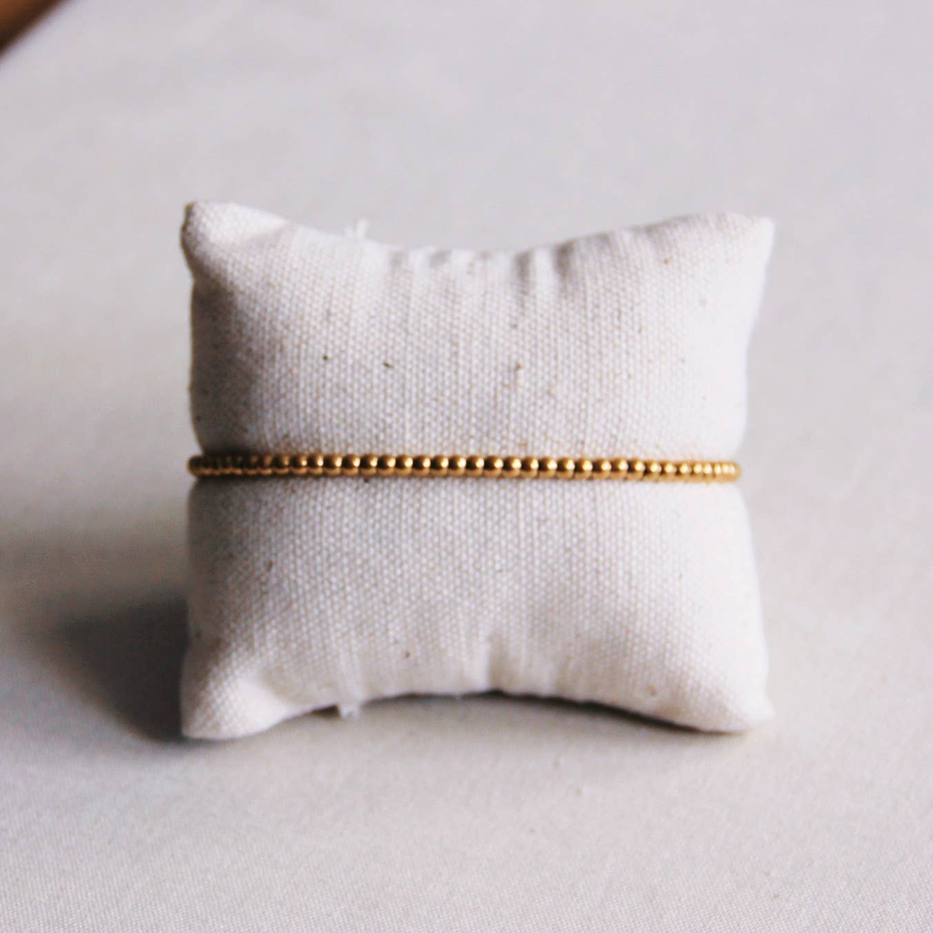 Bazou Bracciale in acciaio con perline «Small» - oro