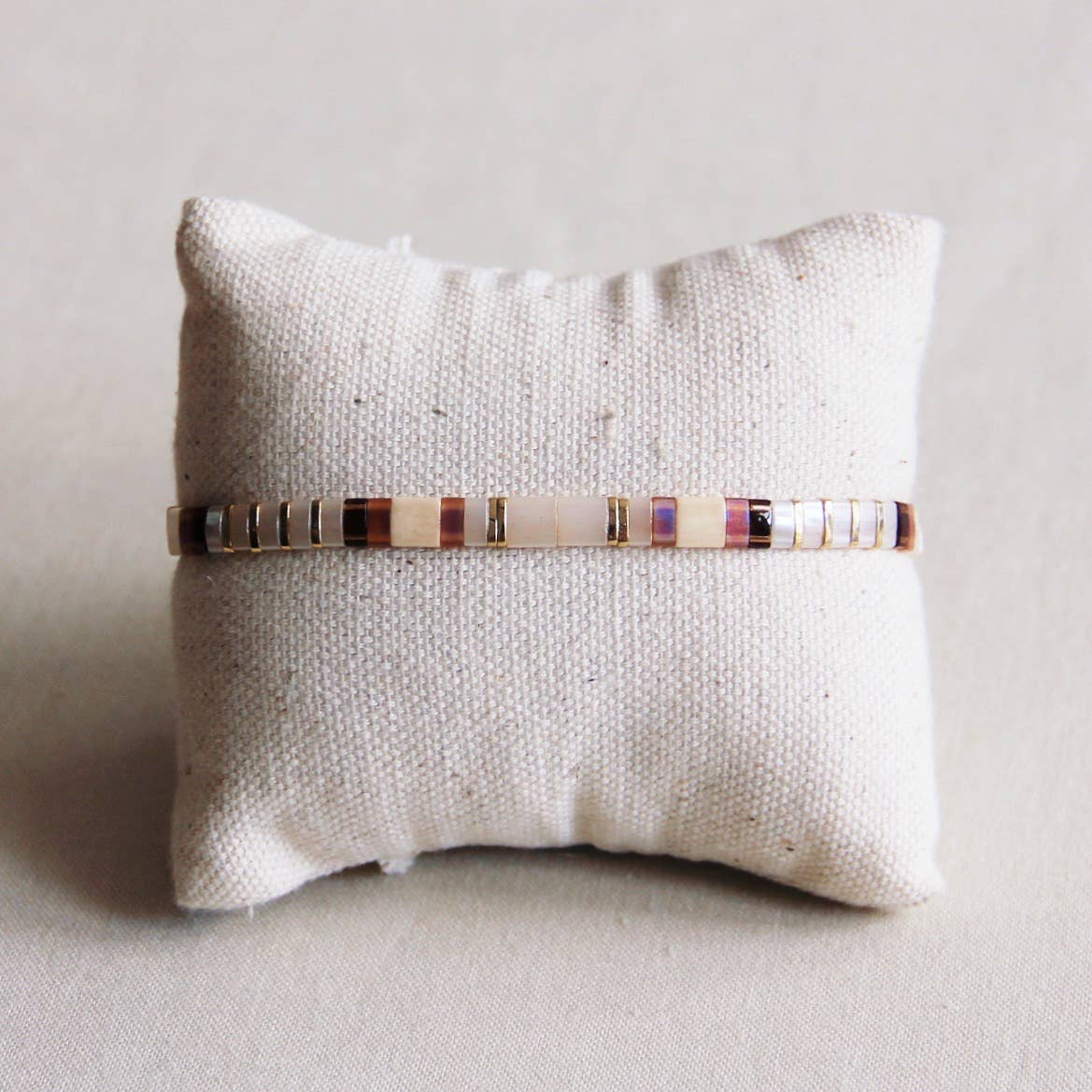 Bazou Bracciale Tilabead taupe, nude e placcato oro