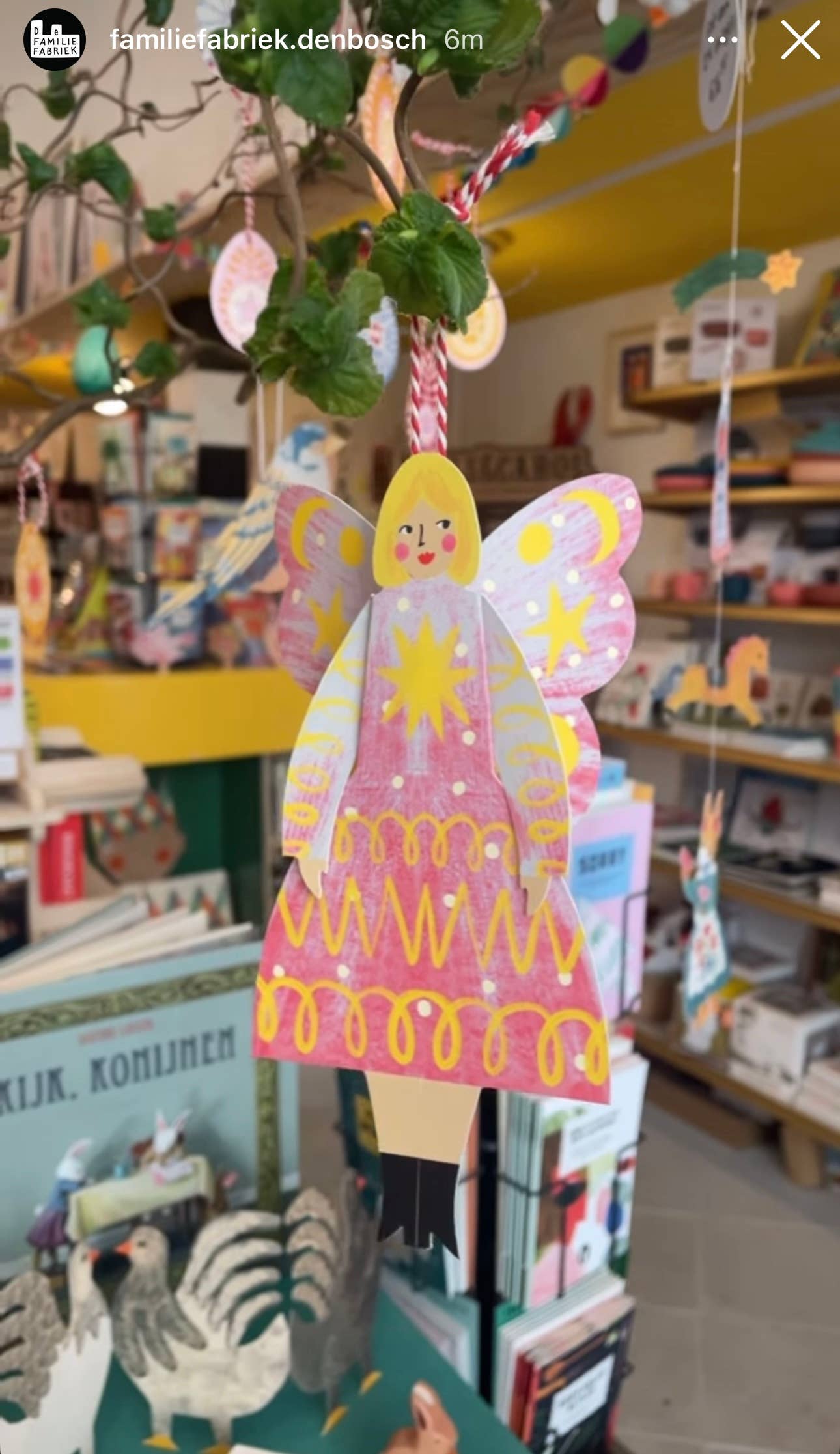 Kitty Kenda Papergoods Biglietto di Auguri Donna Farfalla Seduta - Polvere di Stelle