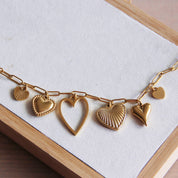 Bazou Collana con ciondoli 'HEARTS' — oro