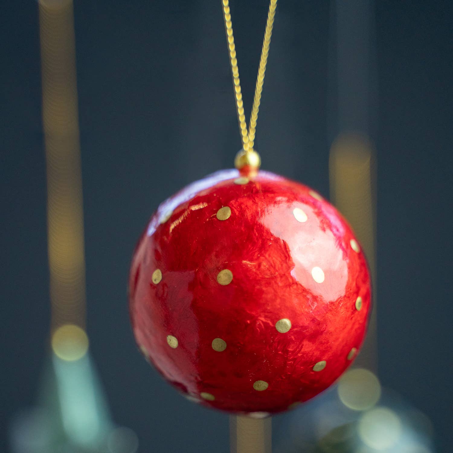 Kinta Palla di Natale con cappuccio, pois e dettagli dorati, 6 cm: Bianco