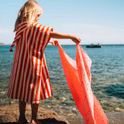 Rose in April Poncho da bagno per bambini Suzon a righe rosso pomodoro