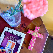 PINK PAMPAS Croce messicana artigianale in Legno con ciondoli ex voto