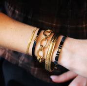 Bazou Bracciale a catena a D con un cuore testurizzato e un ciondolo torsato.