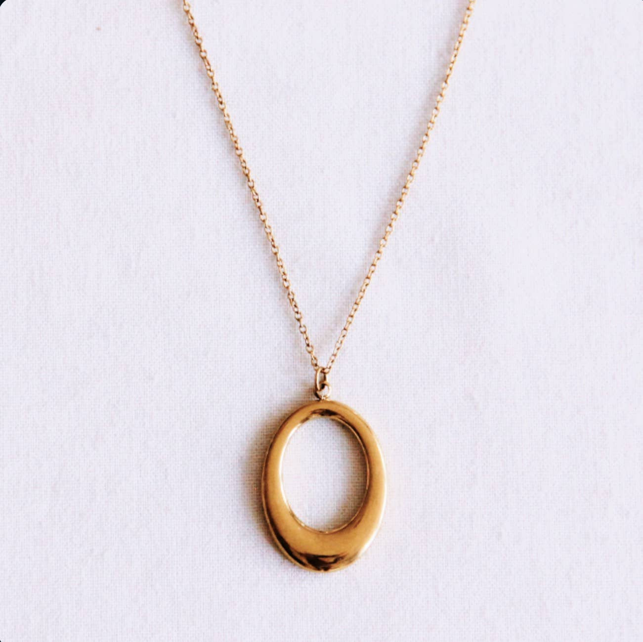 Bazou Collana delicata con ciondolo ovale - oro