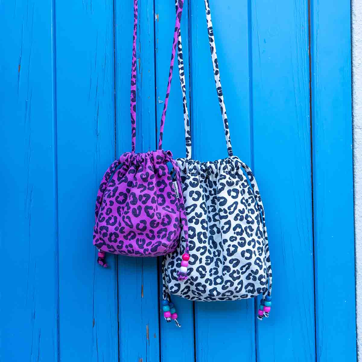 Rose in April Borsa Paloma Graou Greige con stampa leopardata e perline multicolori