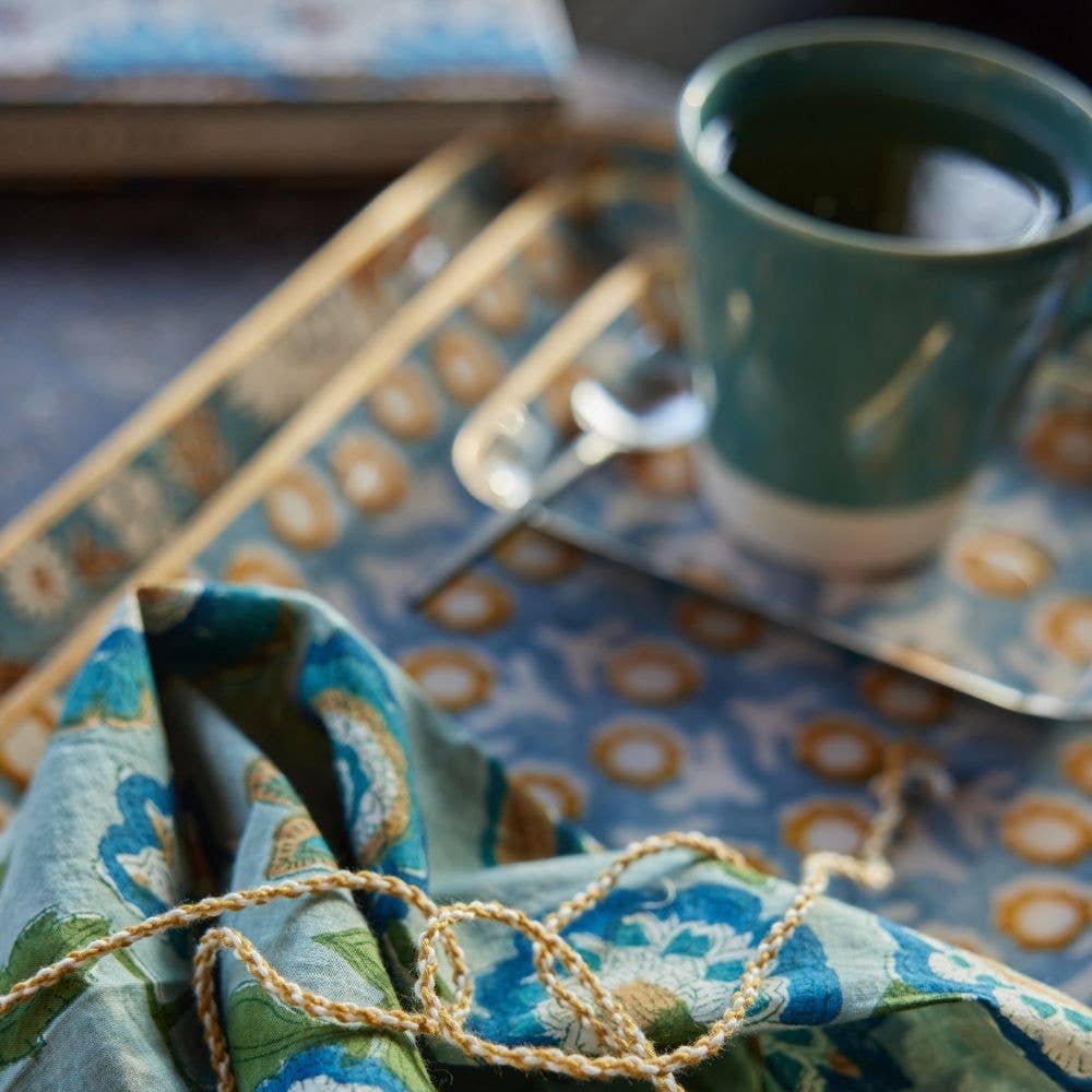 Bonheur du Jour Vassoio Bohème Chic con Fiori in Metallo Smaltato Isha Blu