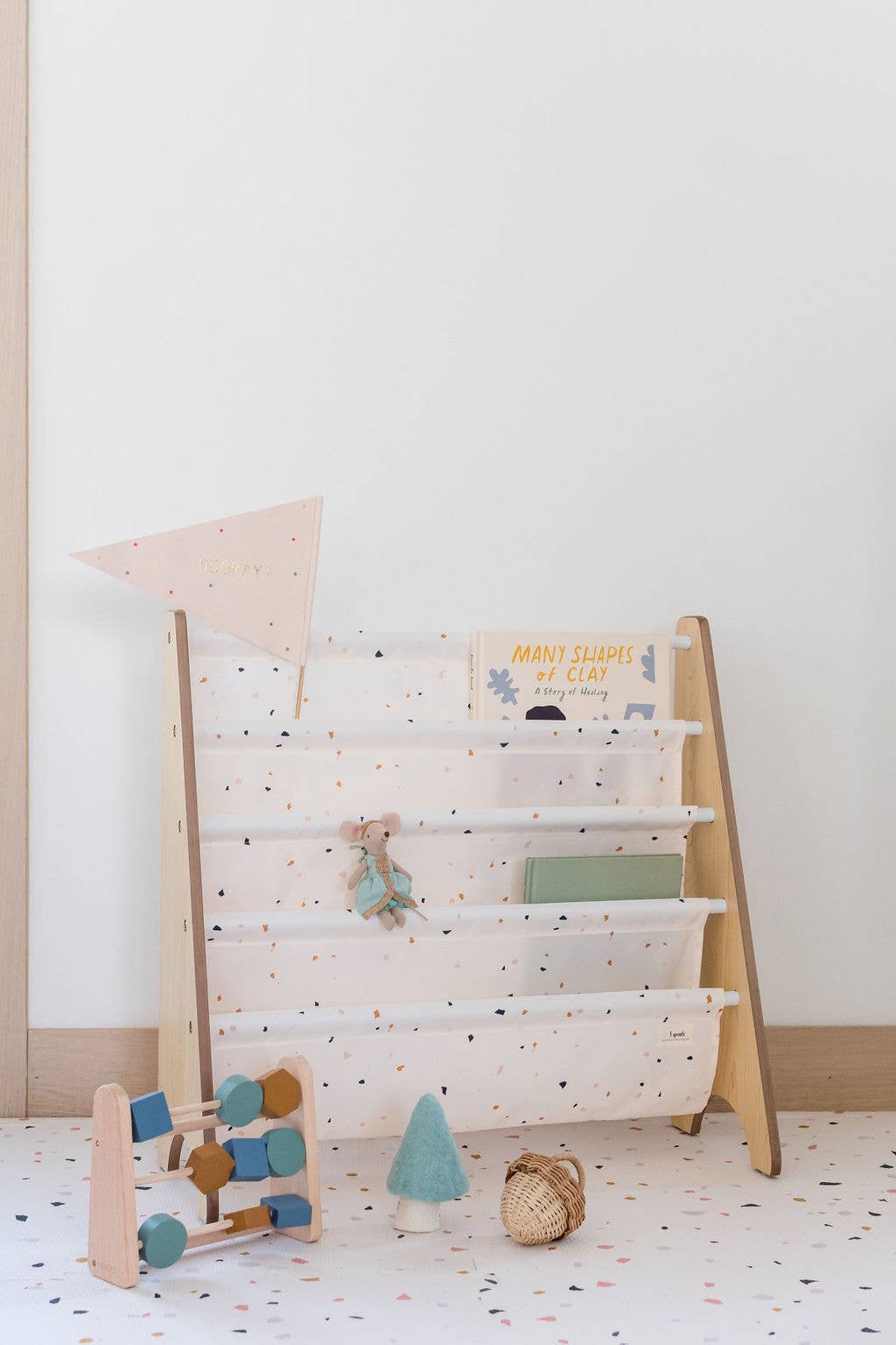 3 Sprouts Libreria per bambini con tessuto riciclato - Terrazzo: Crema Terrazzo