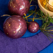 Kinta Pallina di Natale con cappellino a pois, finitura oro, 3 cm: Magenta