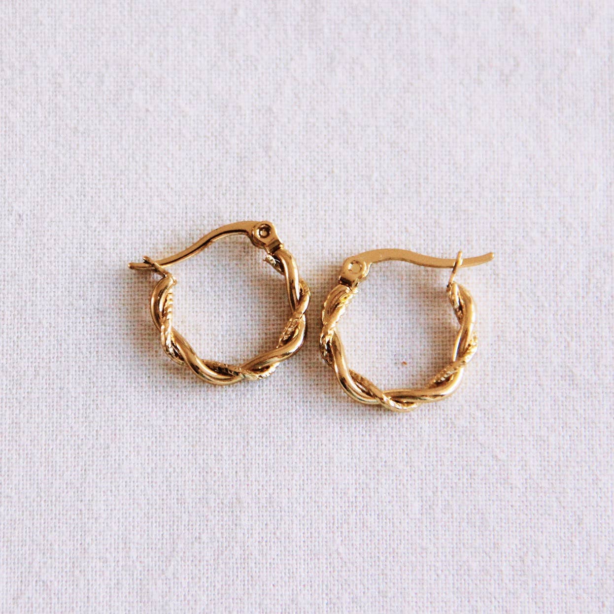 Bazou Cerchio in acciaio inossidabile 15mm 'twisted' - oro