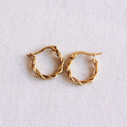 Bazou Cerchio in acciaio inossidabile 15mm 'twisted' - oro