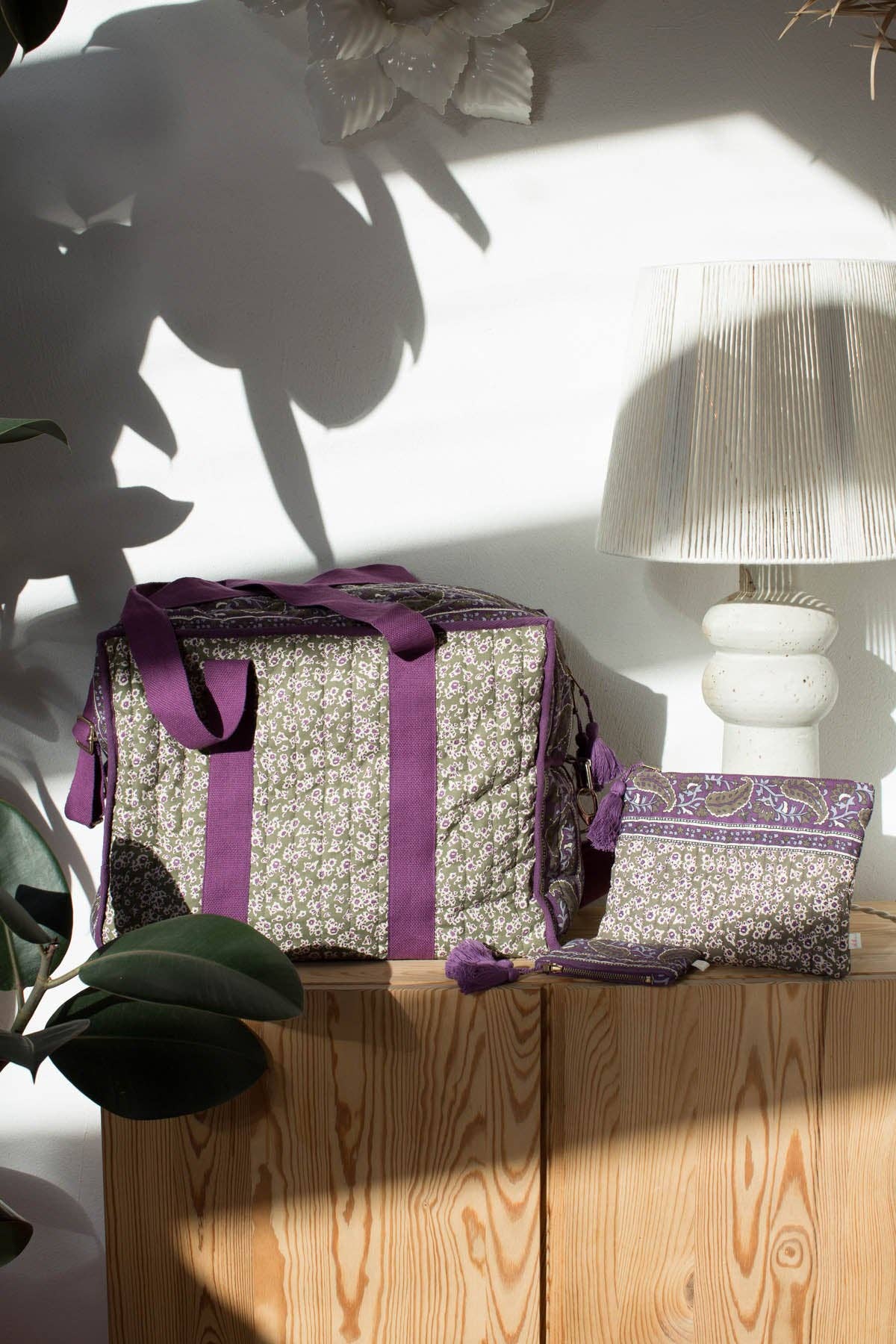 Louise Misha Borsa da viaggio Lilio 36 ore - fiori - kaki e viola: Sogni di Fresia Kaki / VOI