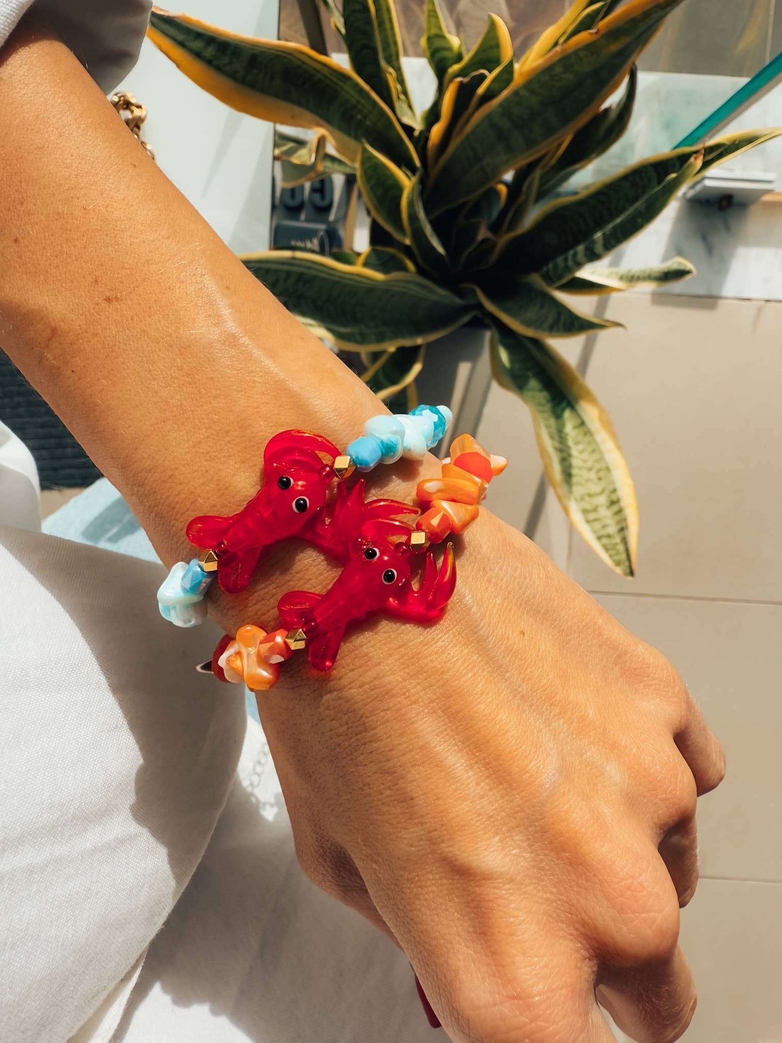 Goupi Lab Bracciali doppi con chips semipreziose turche e arancioni e granchio in vetro: Turchese