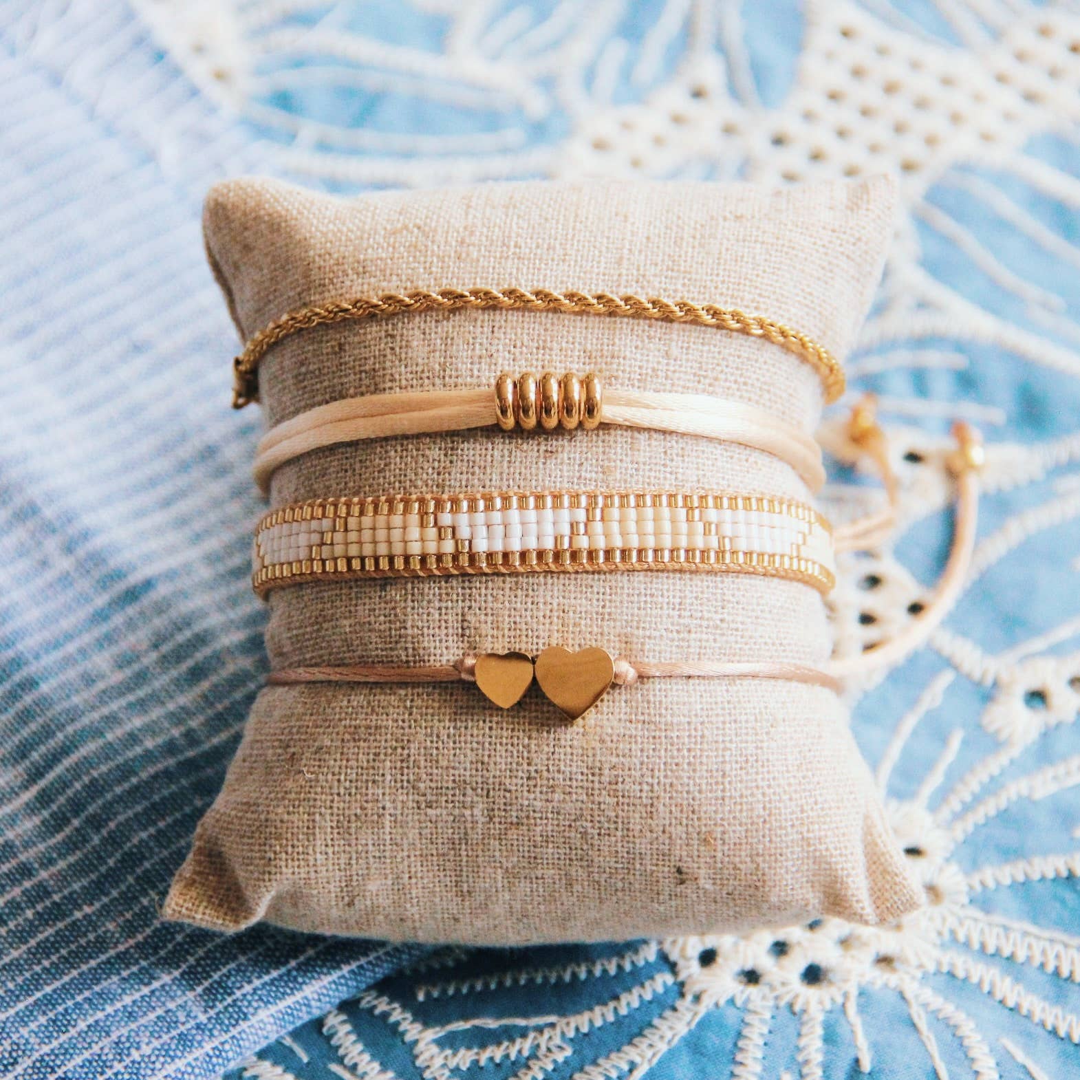 Bazou Bracciale in raso con anelli -color sabbia oro