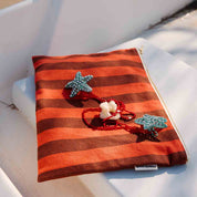 Rose in April POCHETTE LILI RIGHE MARRONE / POMODORO: MARRONE / POMODORO