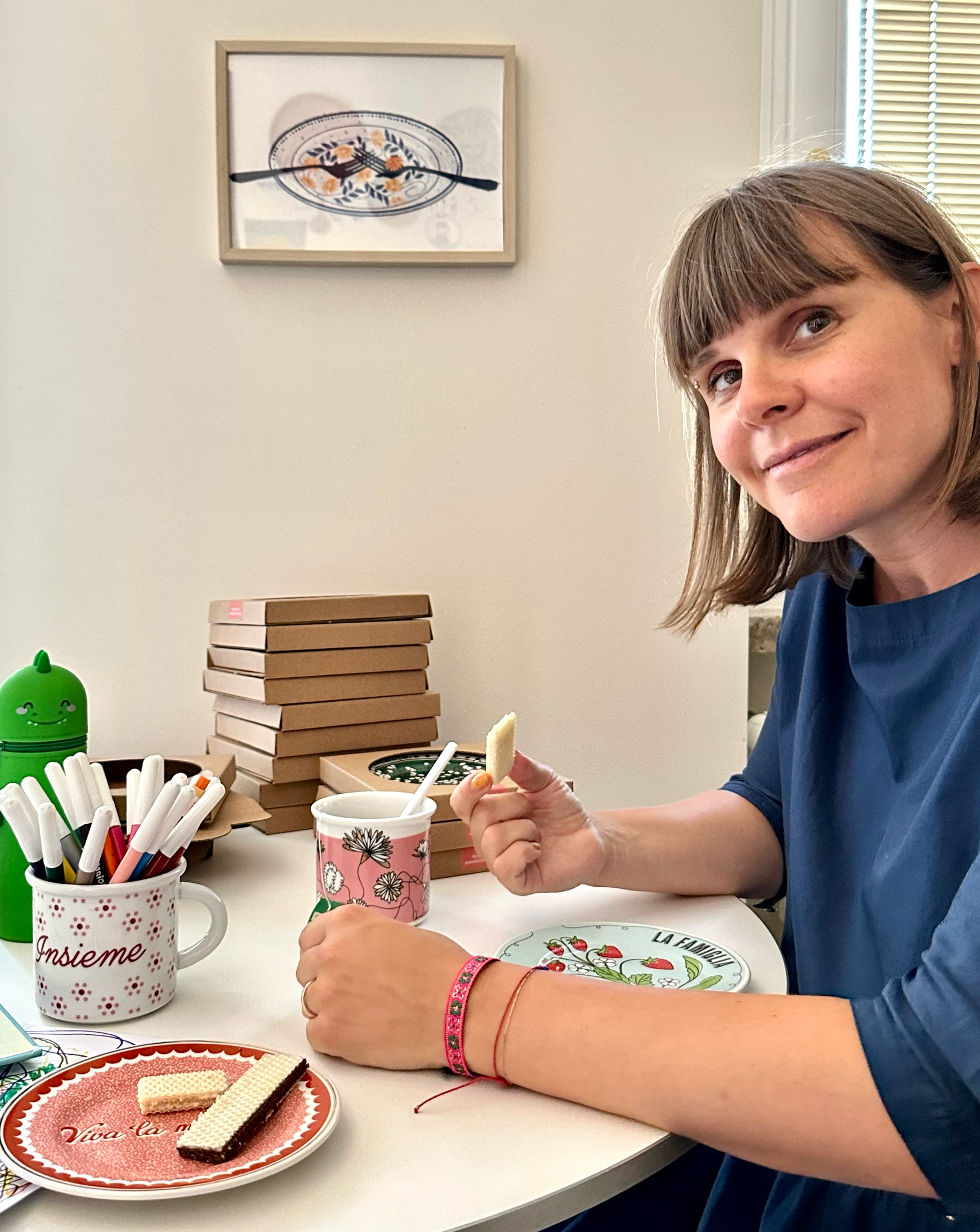 ilaria.i LA FAMIGLIA - Piatto in porcellana con scritta