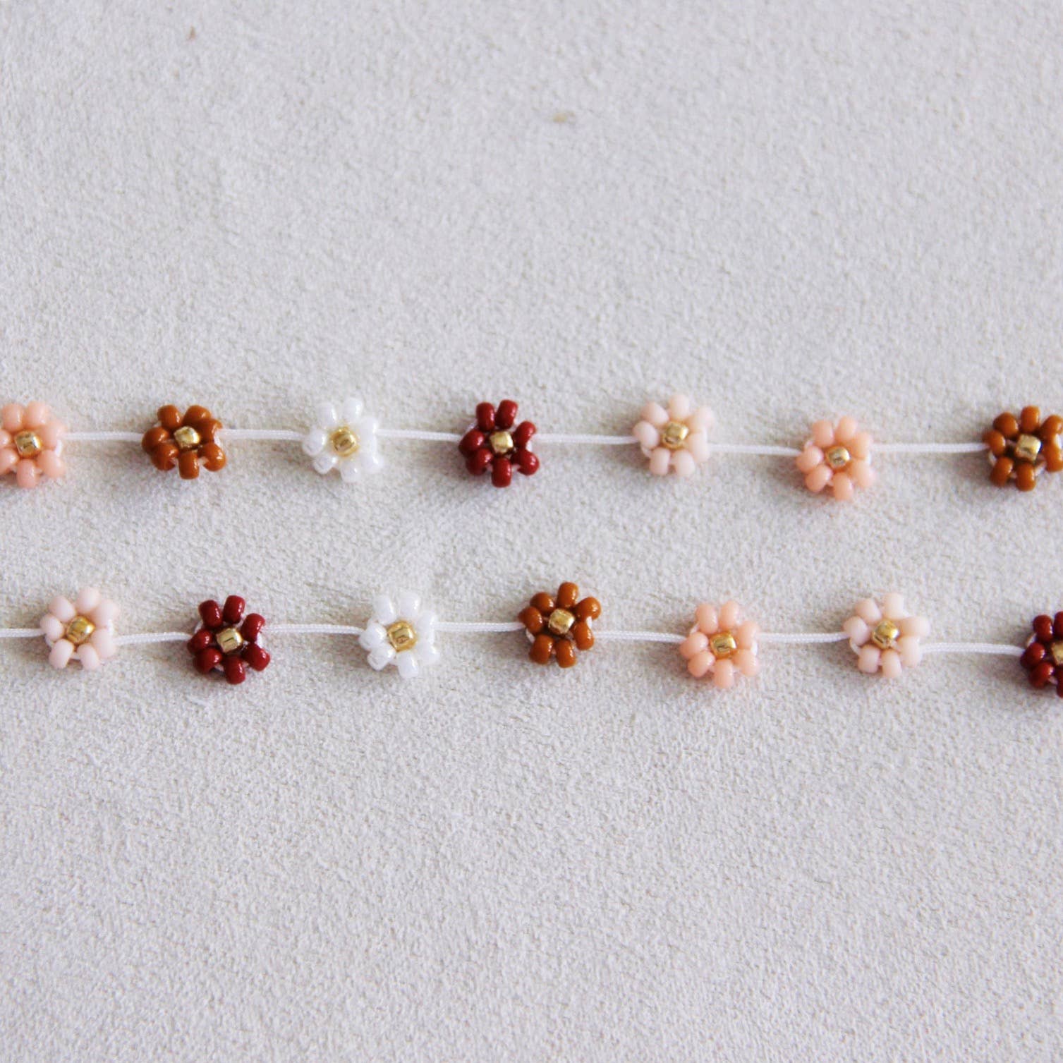 Bazou Collana a forma di margherita — Mix Nude