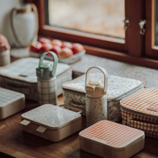 GRECH & CO Lunchbox a 3 Scomparti a Prova di Perdite | Lille Cottage Club: Prato al tramonto