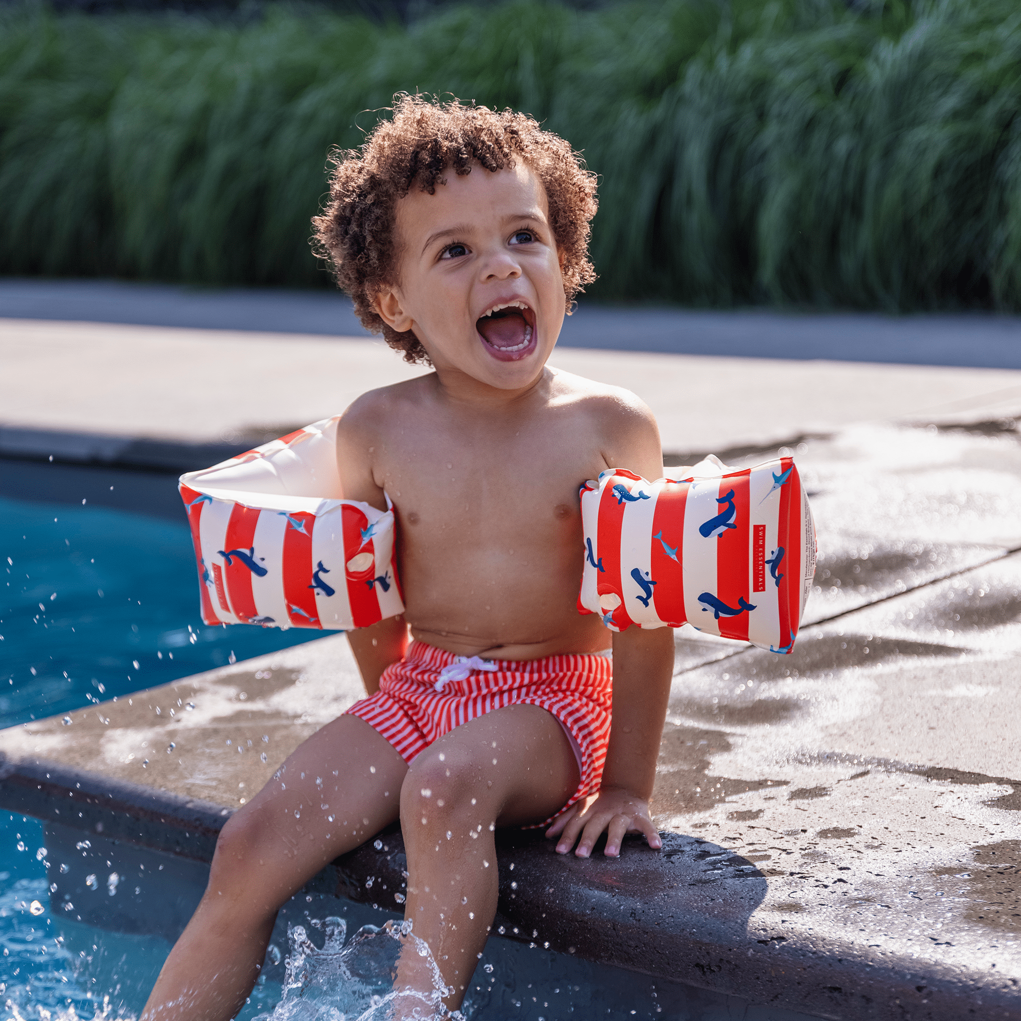 Swim Essentials Fasce da Braccio - Rosso/Bianco - Strisce Oceaniche