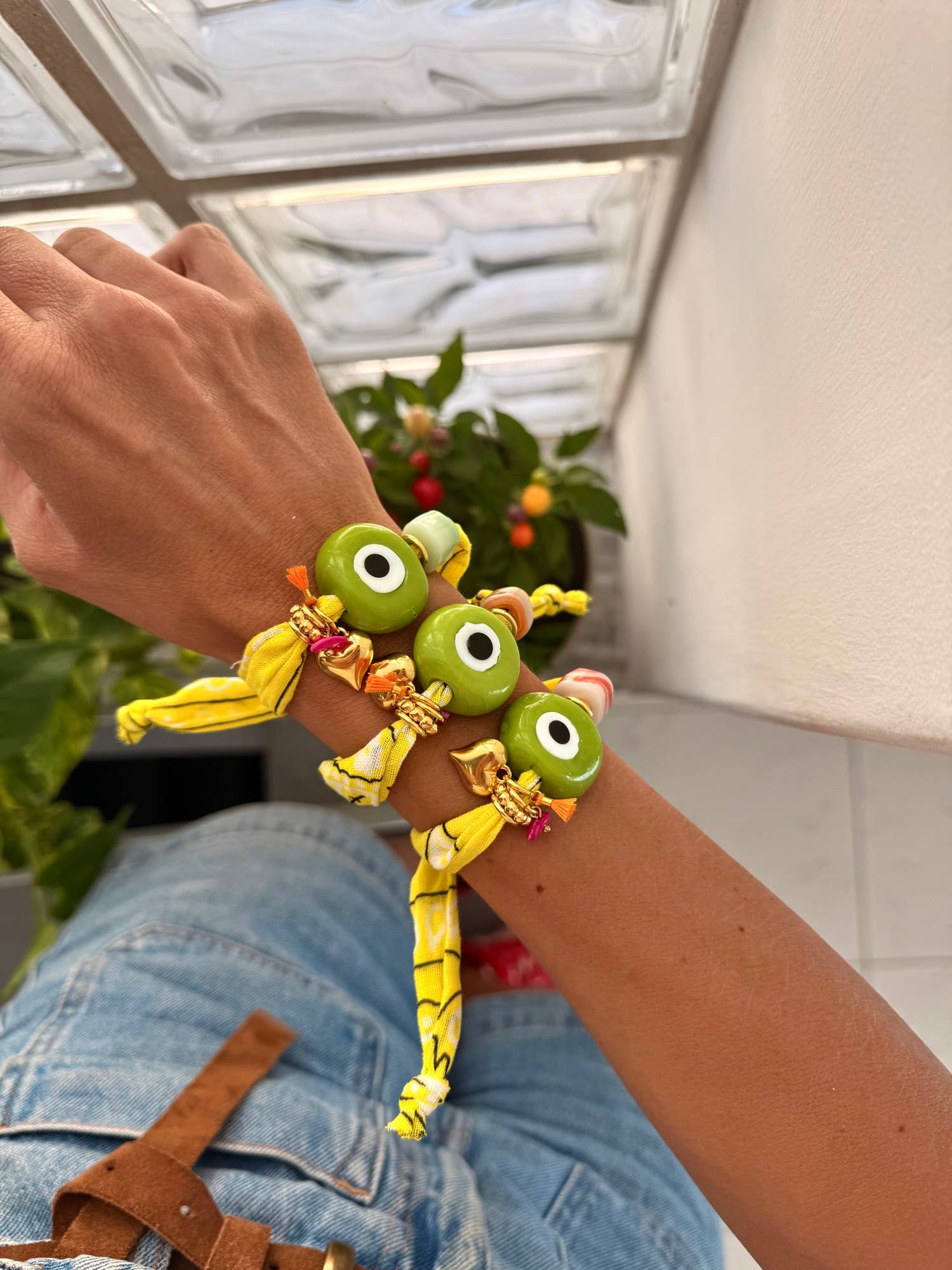 Goupi Lab Bracciale bandana giallo regolabile con occhio verde in vetro