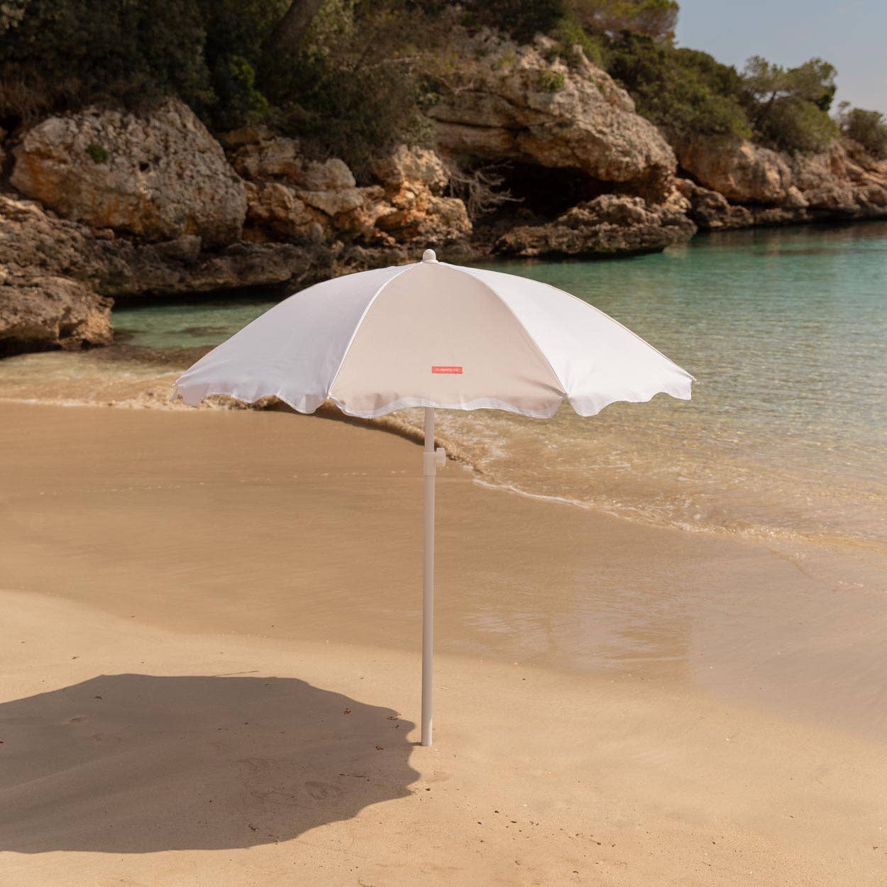 Flamingueo Ombrellone beige con ampie righe e bordo ondulato
