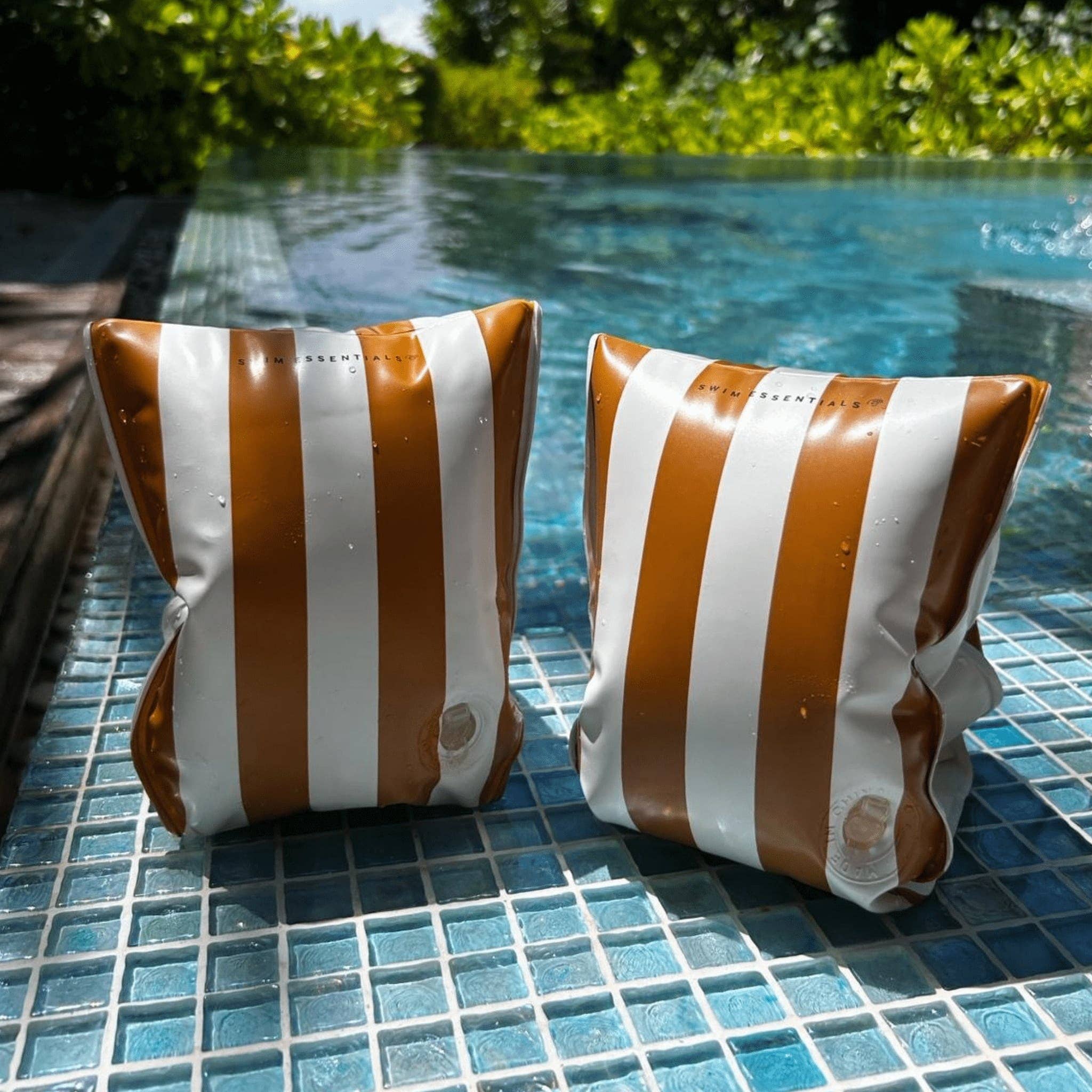Swim Essentials Fasce da braccio - Marrone/Bianco - Flusso