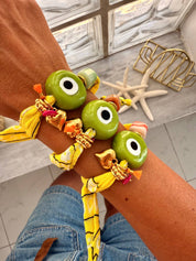 Goupi Lab Bracciale bandana giallo regolabile con occhio verde in vetro