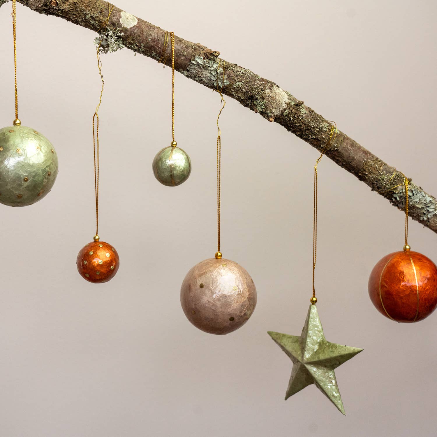 Kinta Palla di Natale con cappuccio, pois e dettagli dorati, 6 cm: Blu Sera