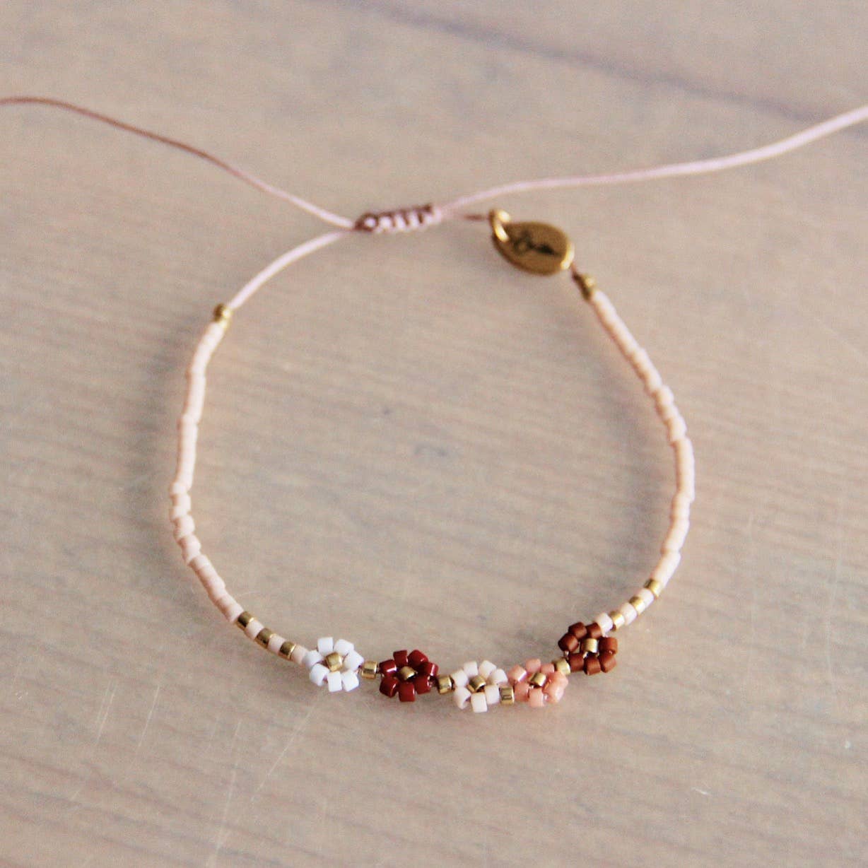 Bazou Bracciale Miyuki con 5 mini margherite - mix nude