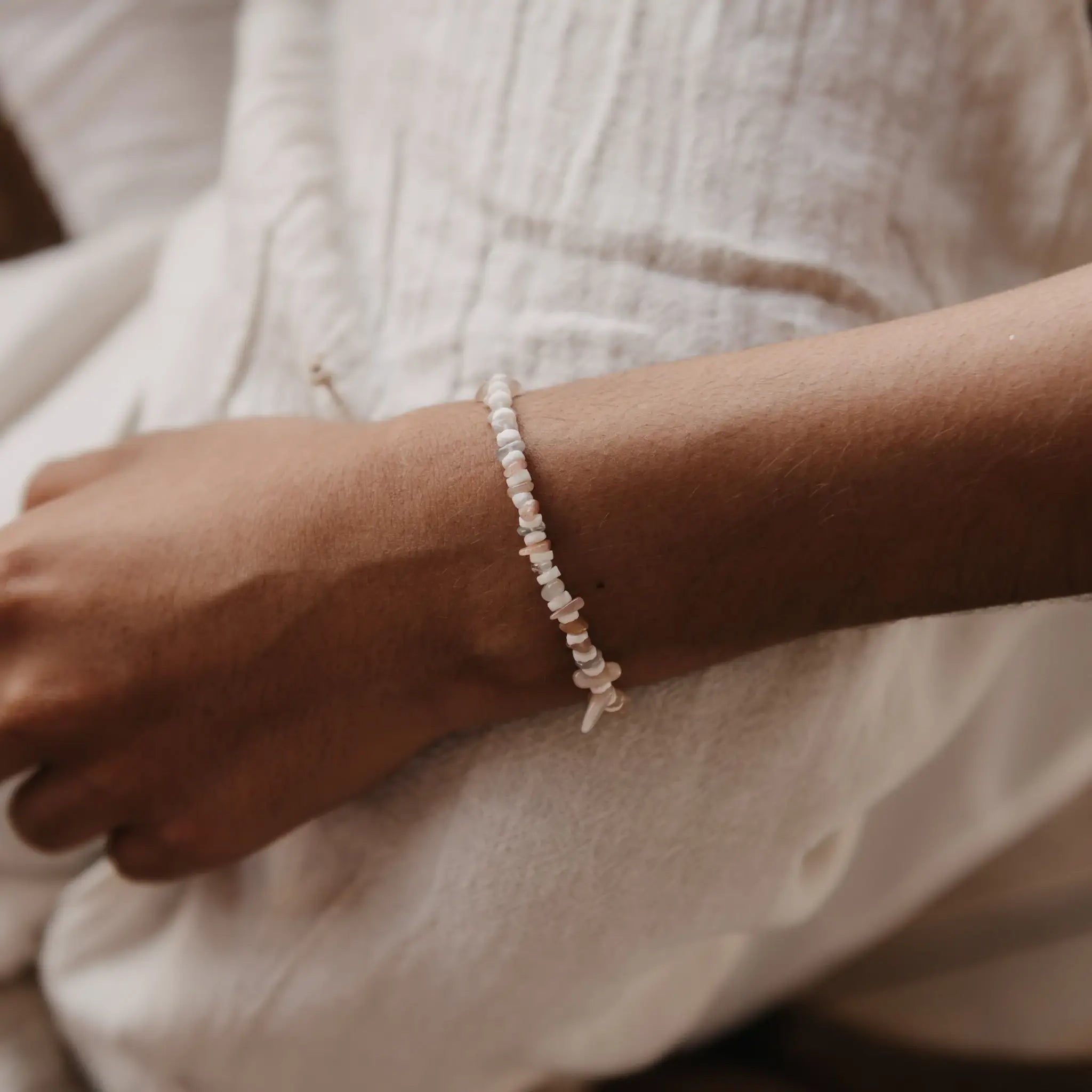 Pineapple Island Bracciale con Perline di Pietra Dune: Toni naturali