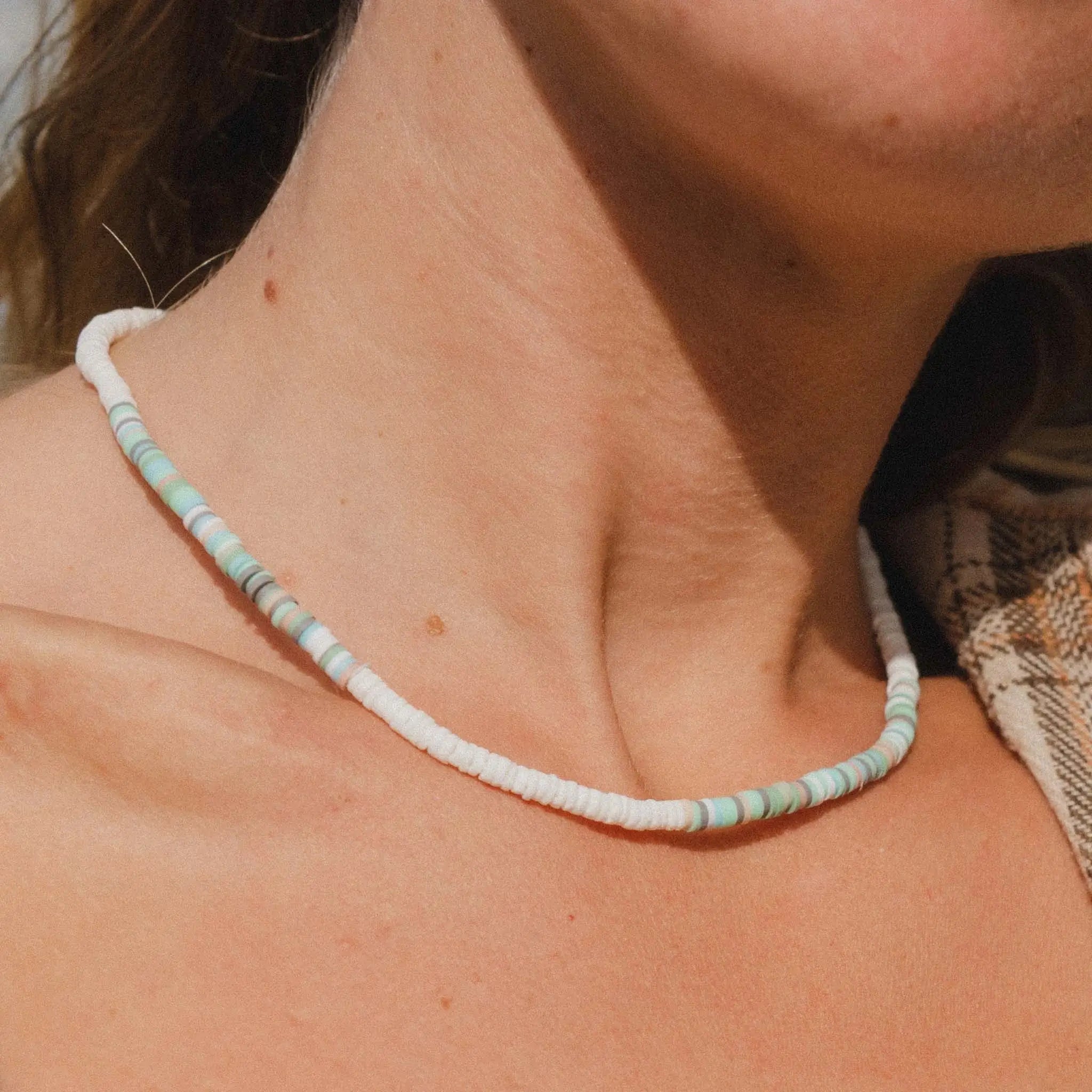 Pineapple Island Collana da surfista Manu Bay: Tonale blu