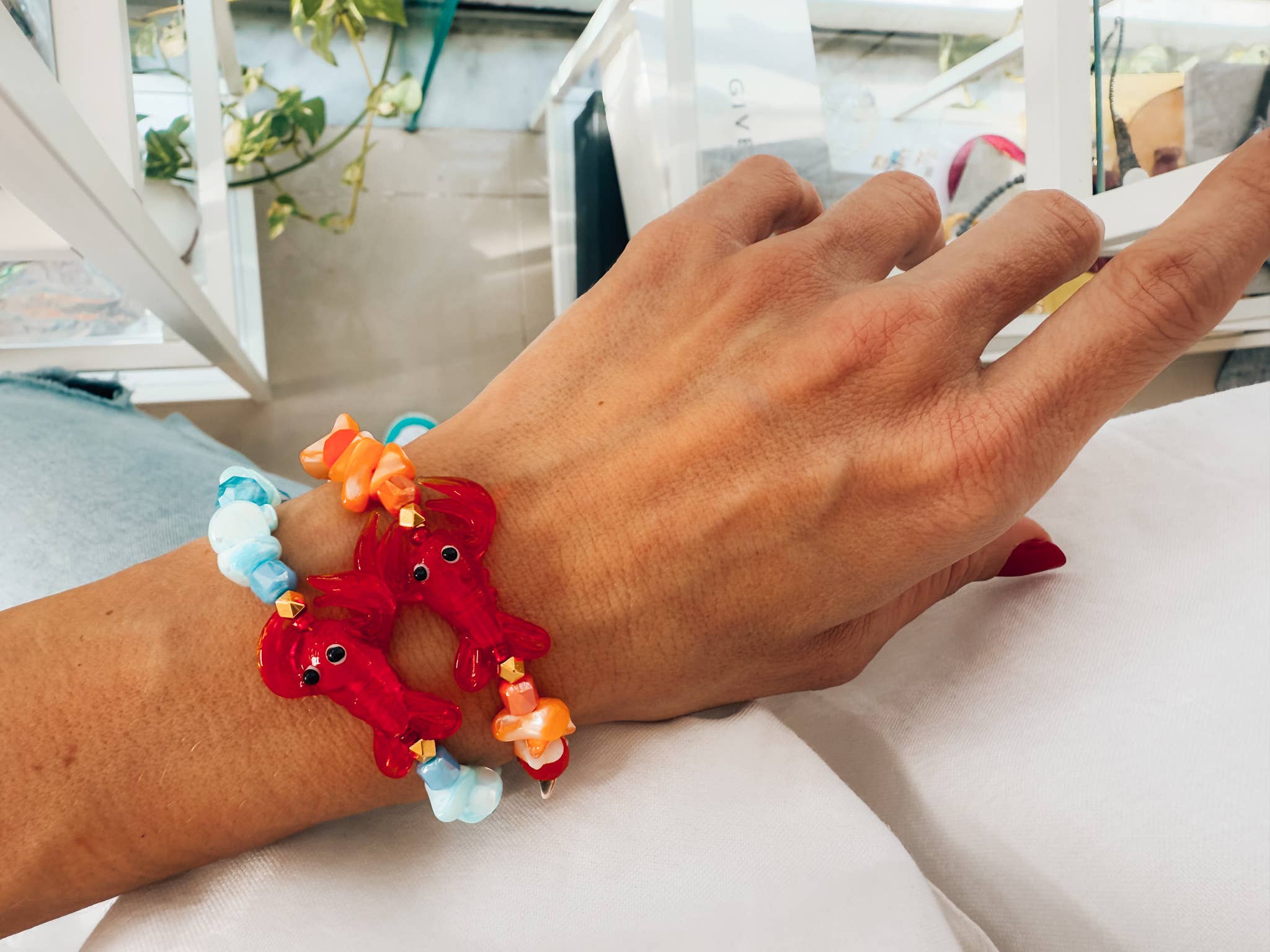 Goupi Lab Bracciali doppi con chips semipreziose turche e arancioni e granchio in vetro: Turchese