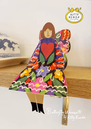 Kitty Kenda Papergoods Biglietto di Auguri Donna Farfalla Seduta - Fiori di Mezzanotte