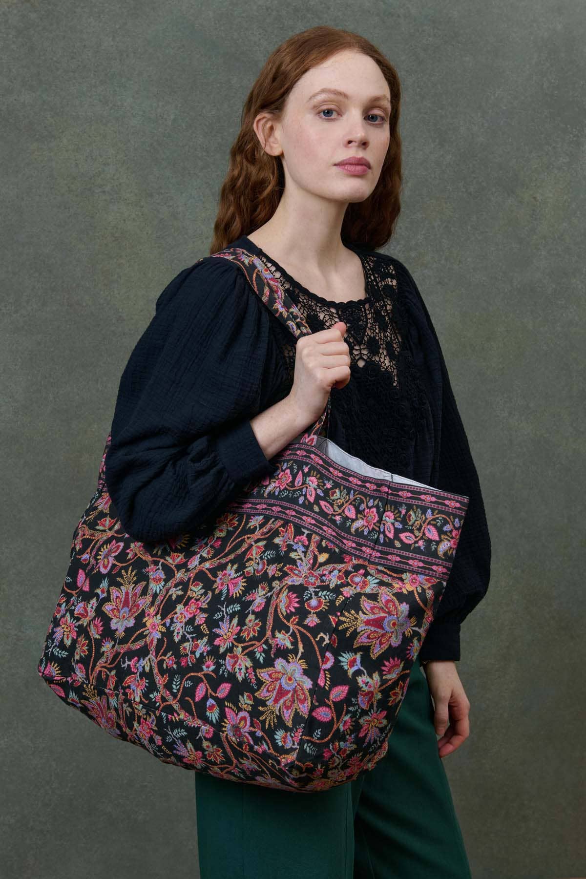 Louise Misha Borsa Shopper Beverly: Boschetto di Campanule Nere / S