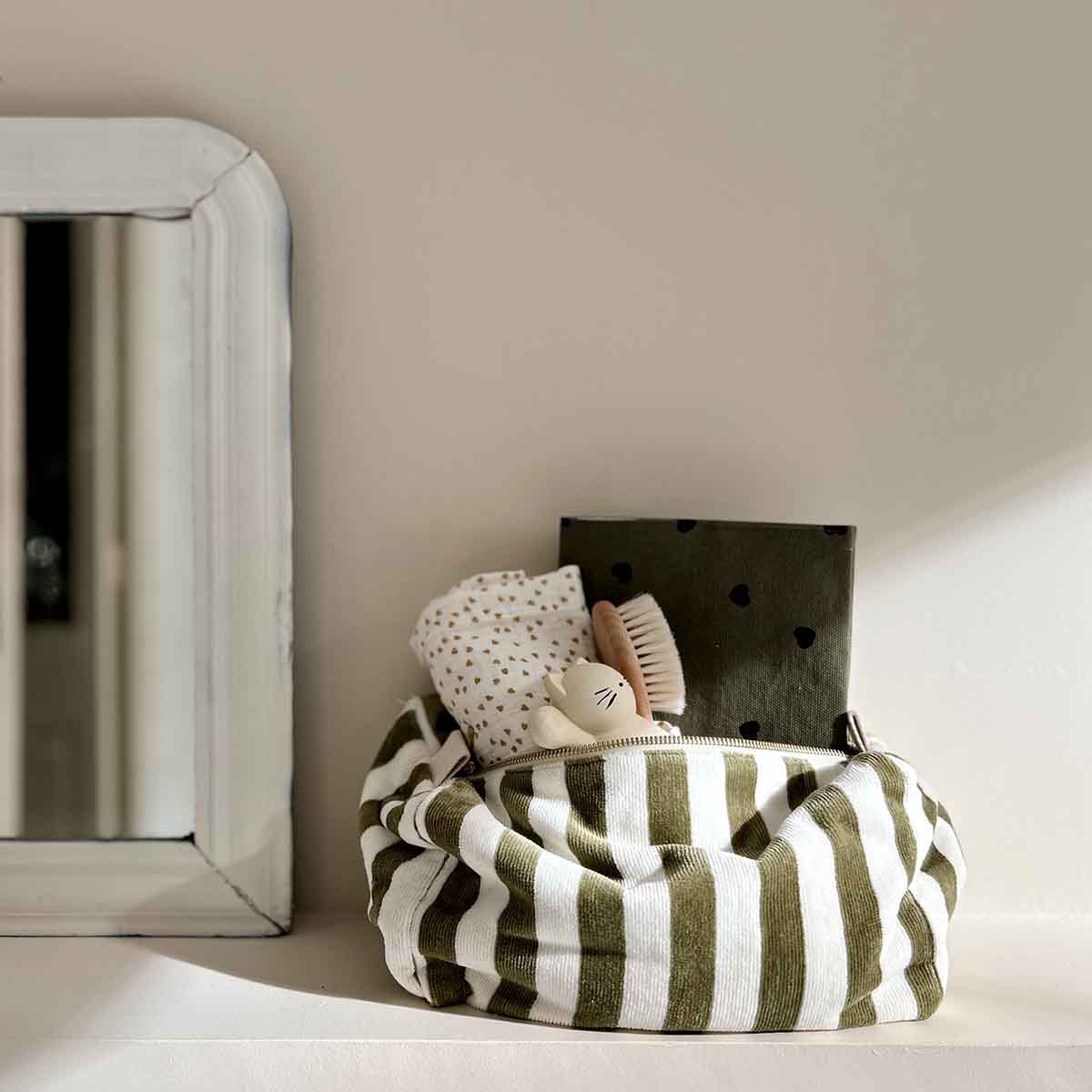 Rose in April Borsa da toilette Vic in spugna kaki a righe, 100% cotone: CACHI / L13*W26*H12